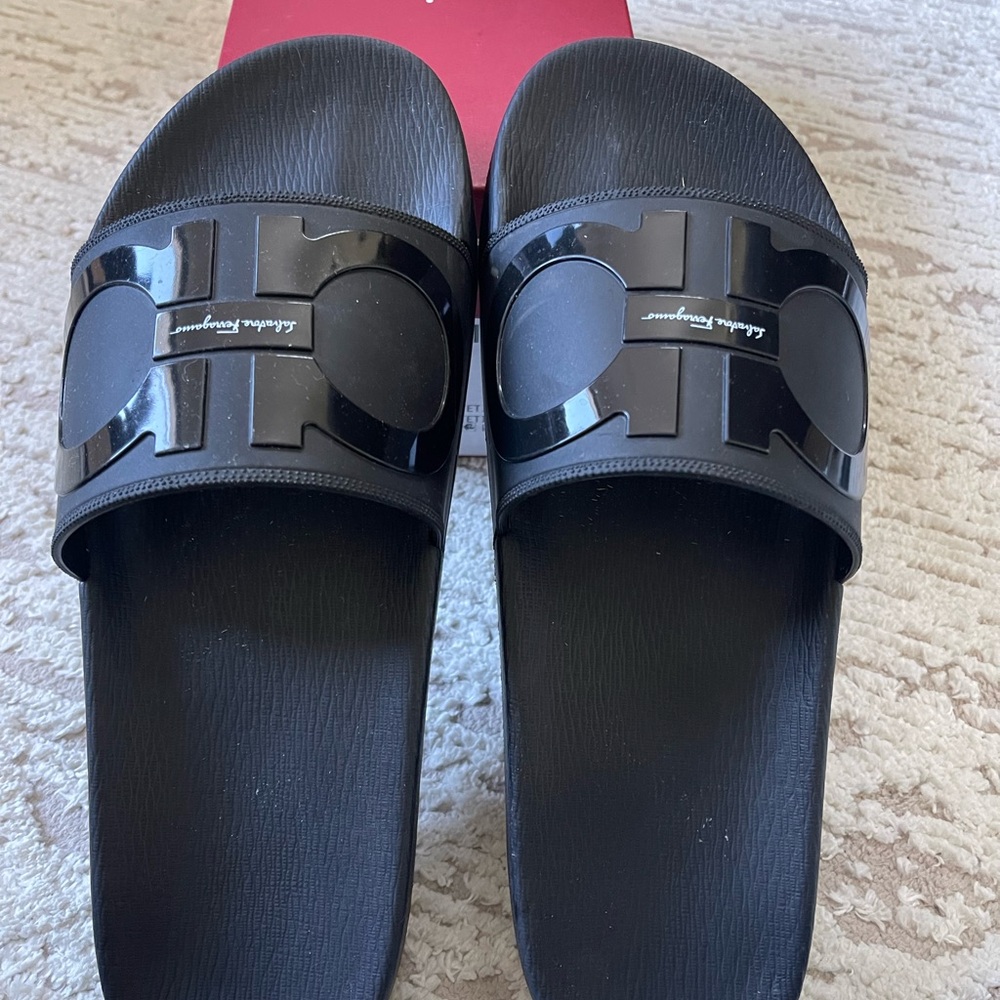 Lightly worn Ferragamo men’s slides